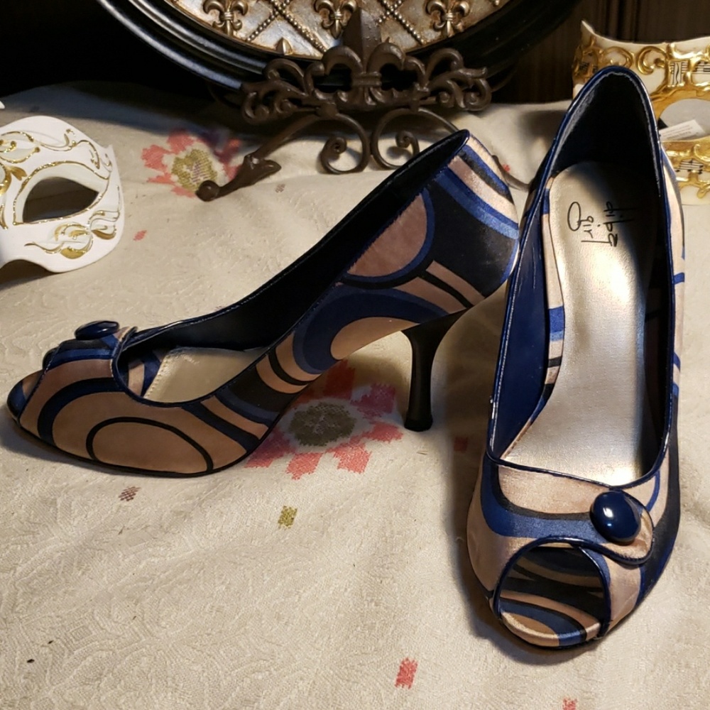Diba girl multi color pumps